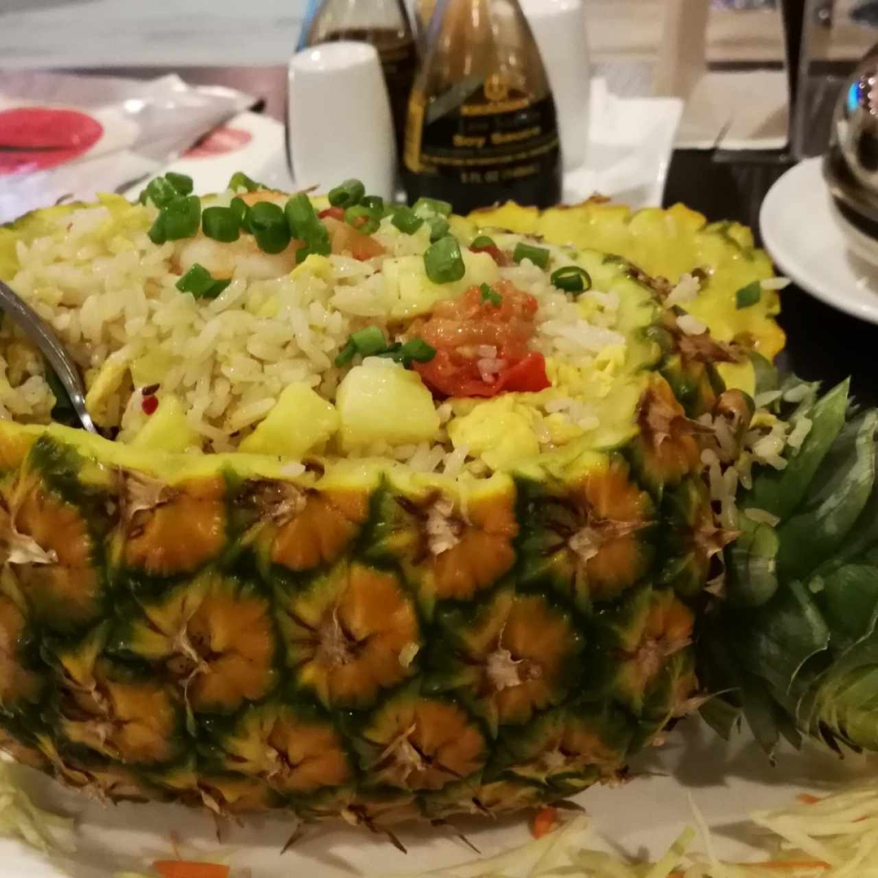 Arroz frito en piña