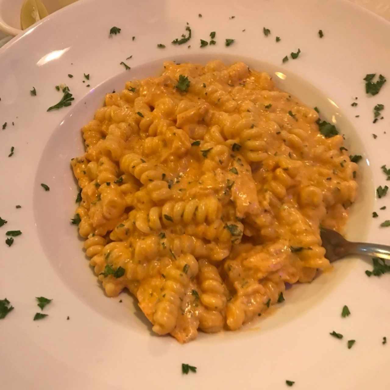 Fusilli Salmon en Salsa Rosada