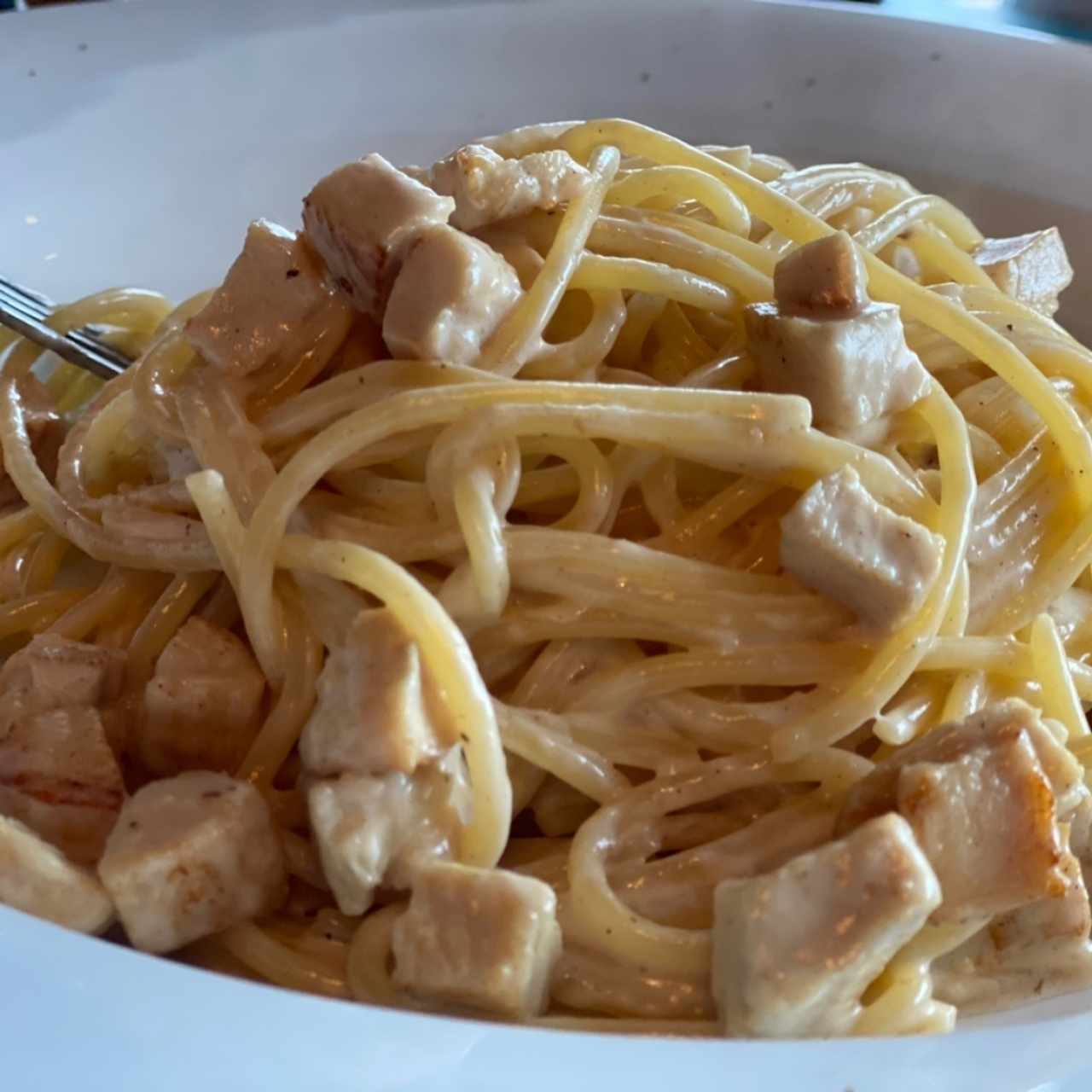 Spaghetti Alfredo con Pollo