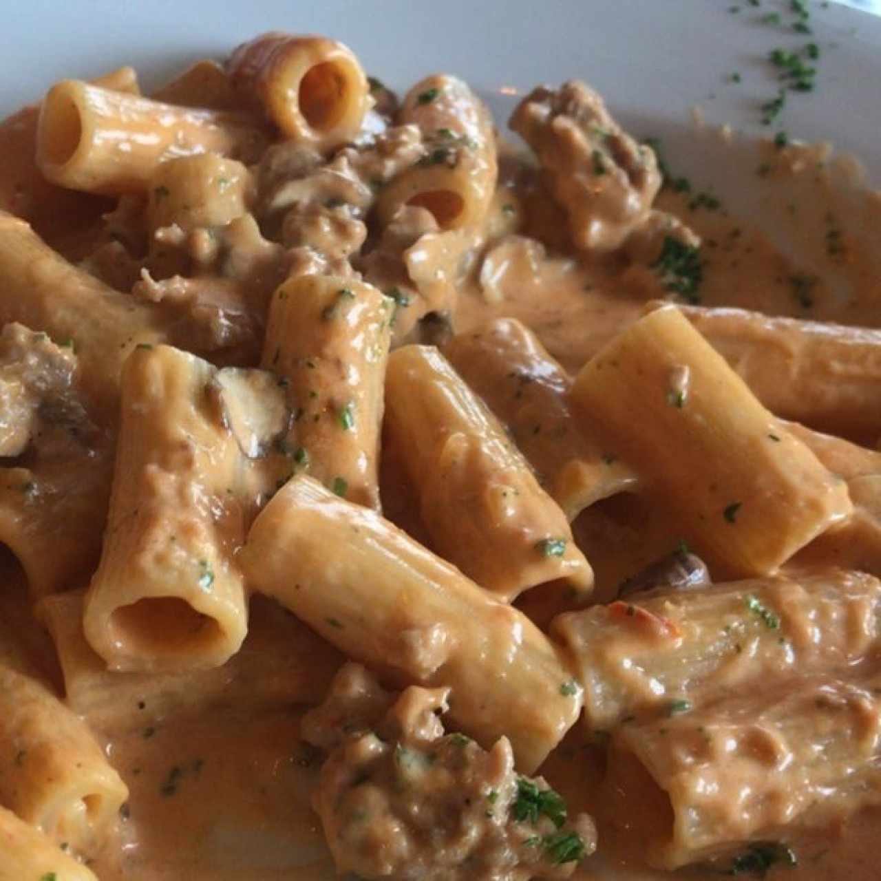 Pasta - Rigatoni Alla Boscaiolla