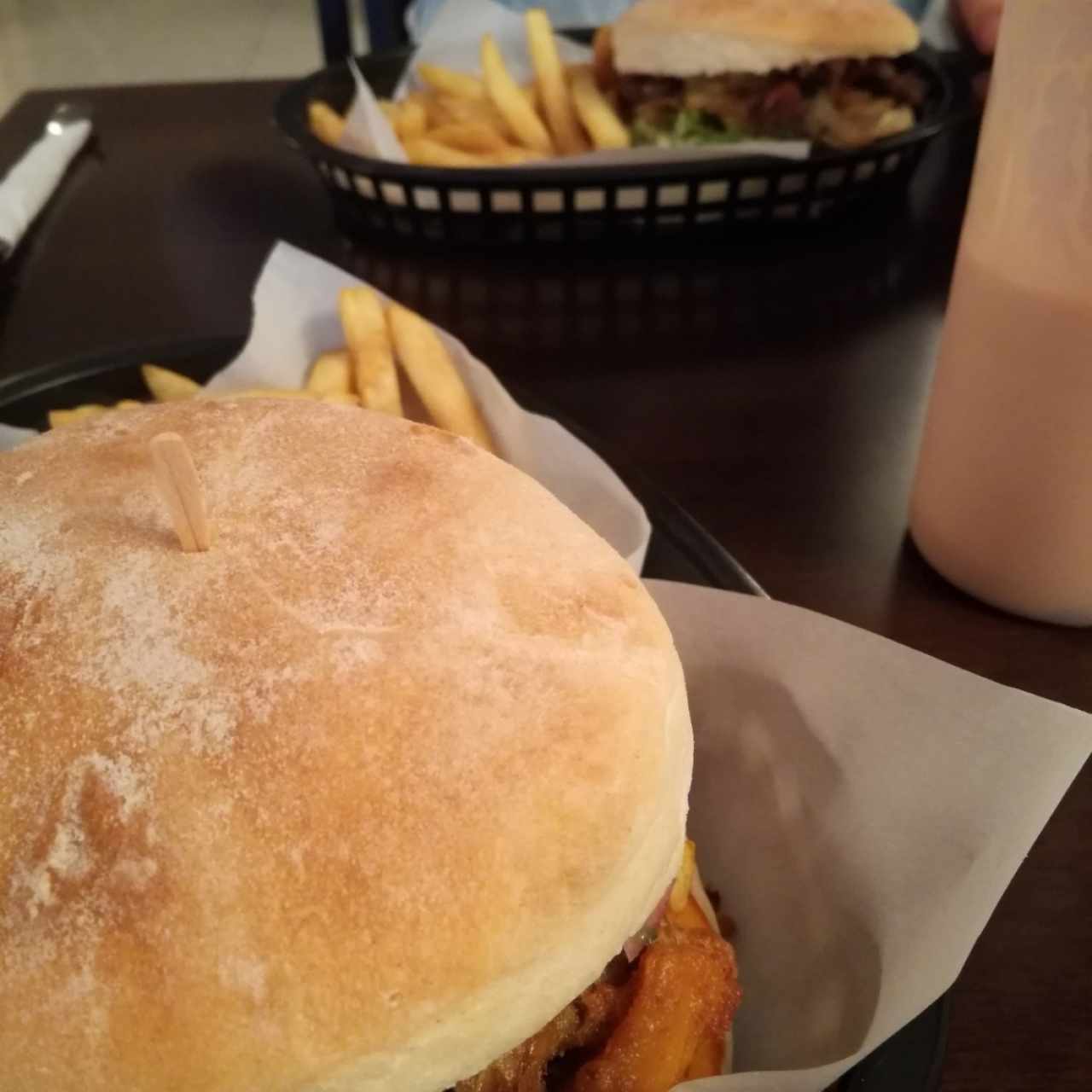 sunguche de chicharrón y lomo saltado