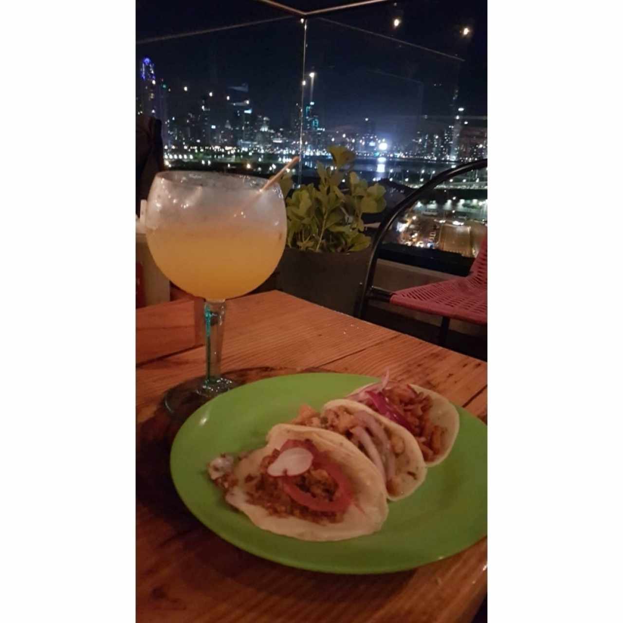 El Chompiras (Coctel), Tacos Tropicales