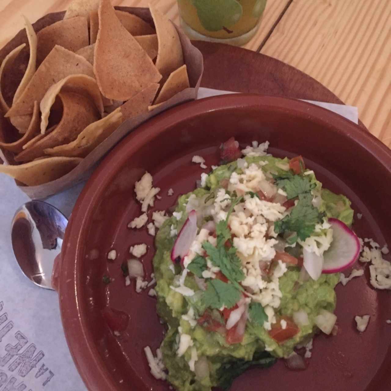 Guacamole con totopos