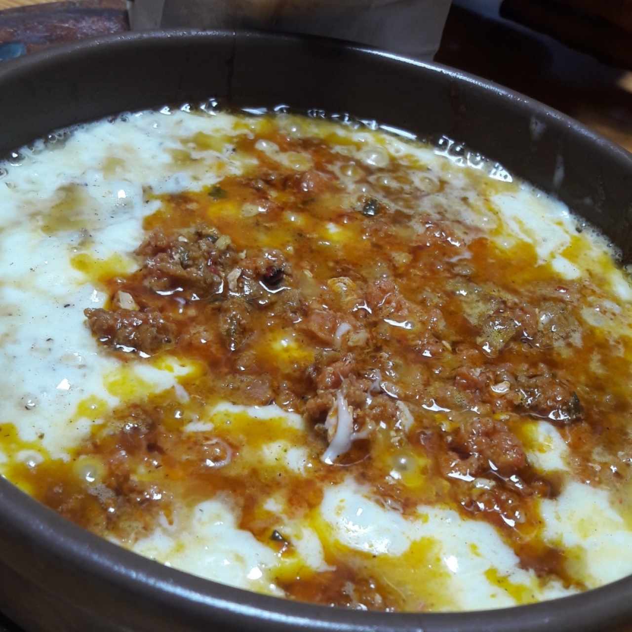 queso fundido con chorizo