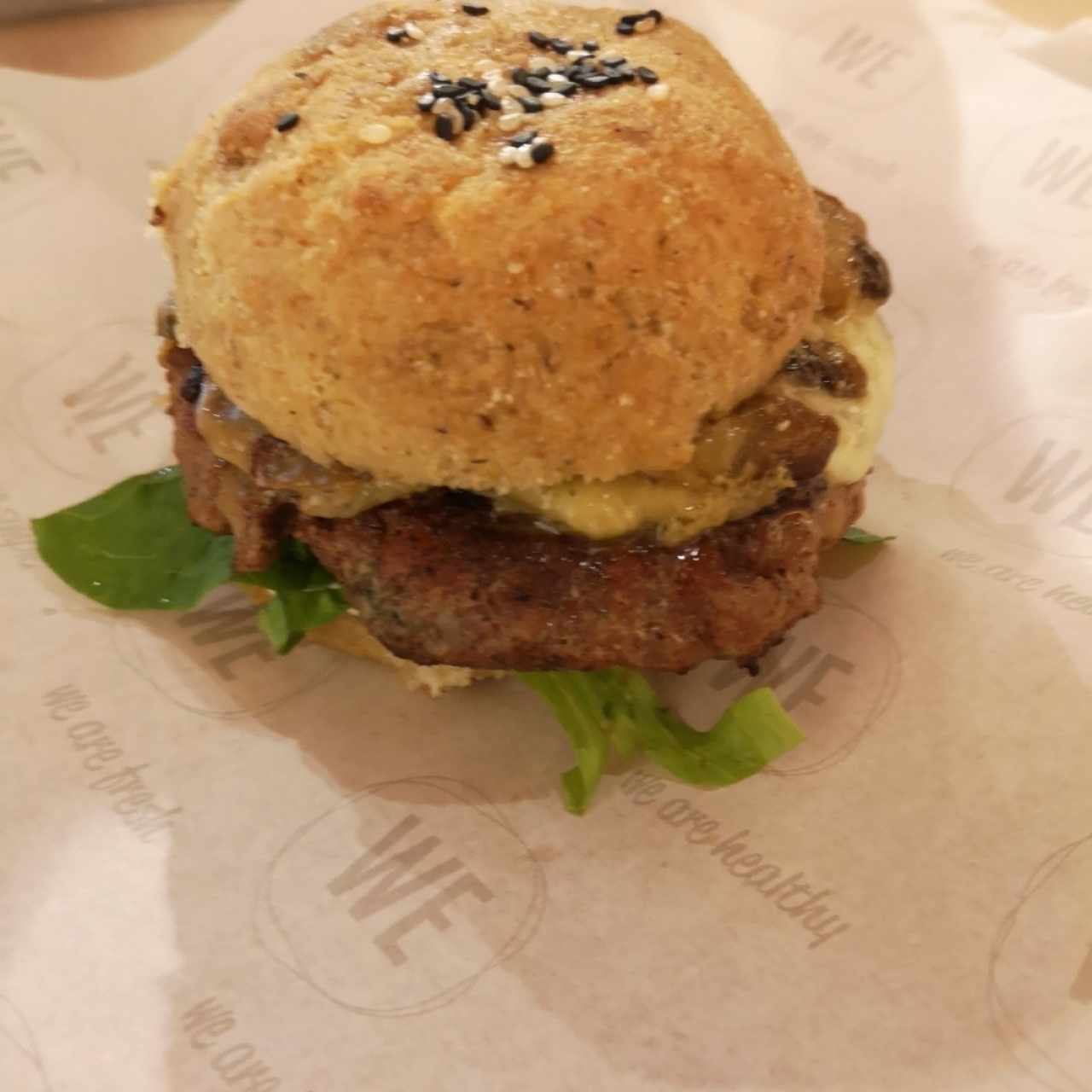 Royal Burger pan de almendras