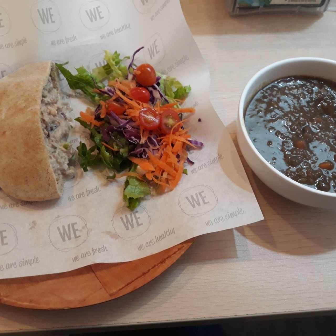 Promo de pita tuna con sopa de lentejas