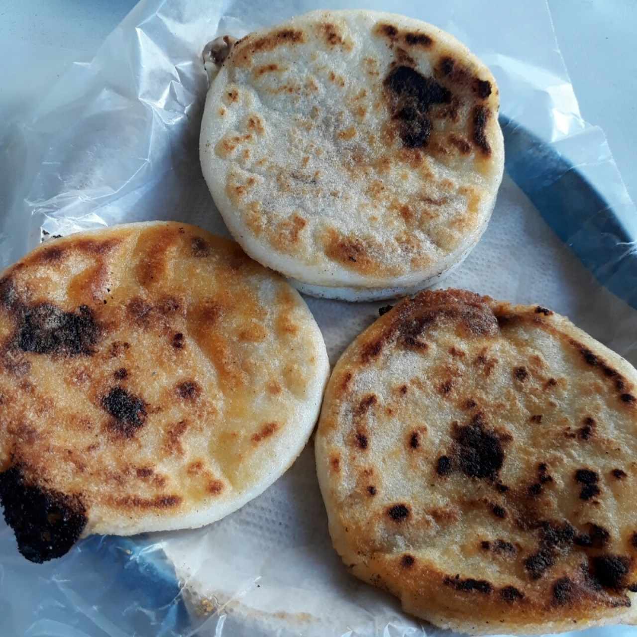 Pupusas revueltas y de chicharrón 