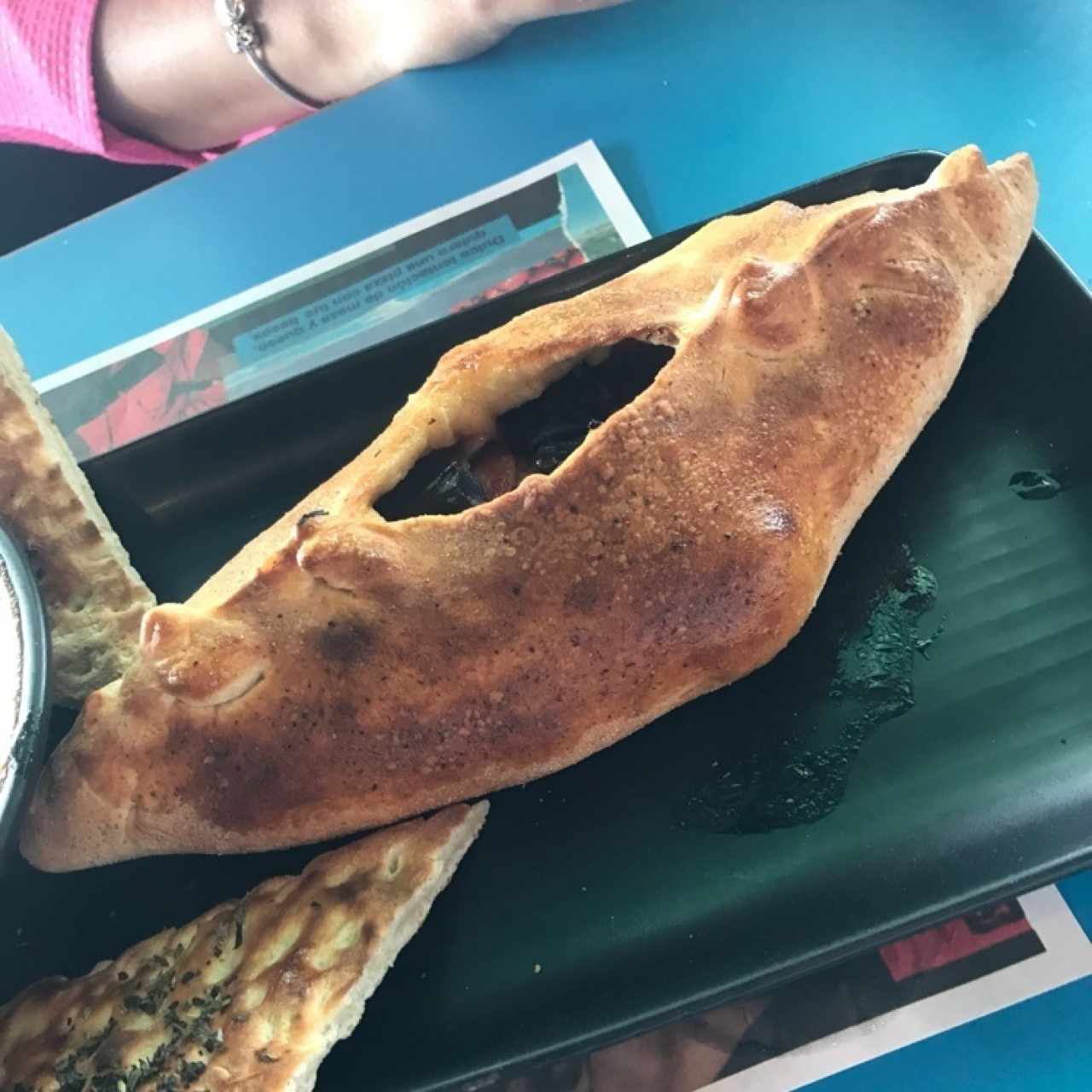 Medio calzone de jamón y peperoni