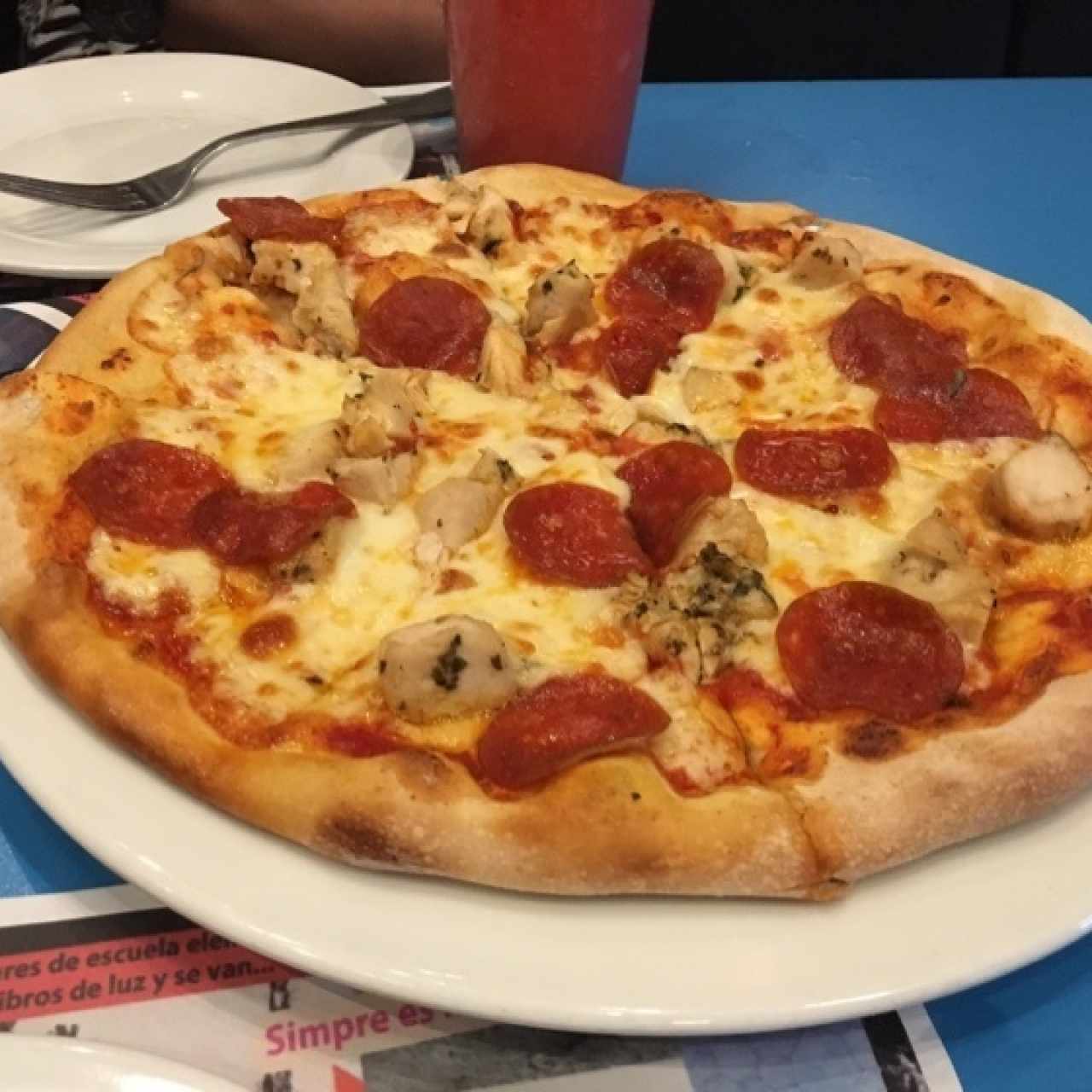 Pizza de pollo y peperoni