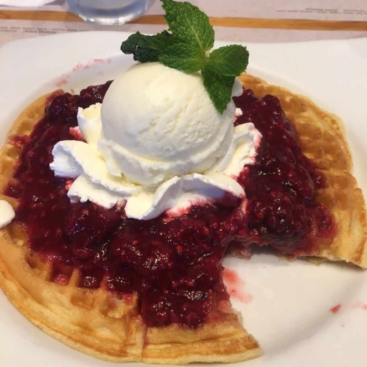 waffles con frutos rojos 