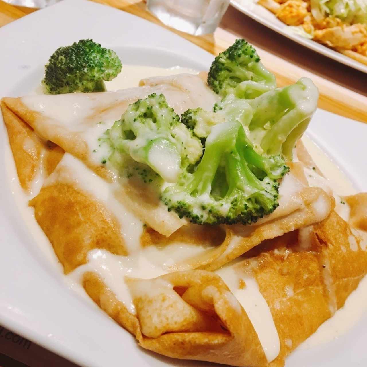 Creppes de pollo, brocoli y queso