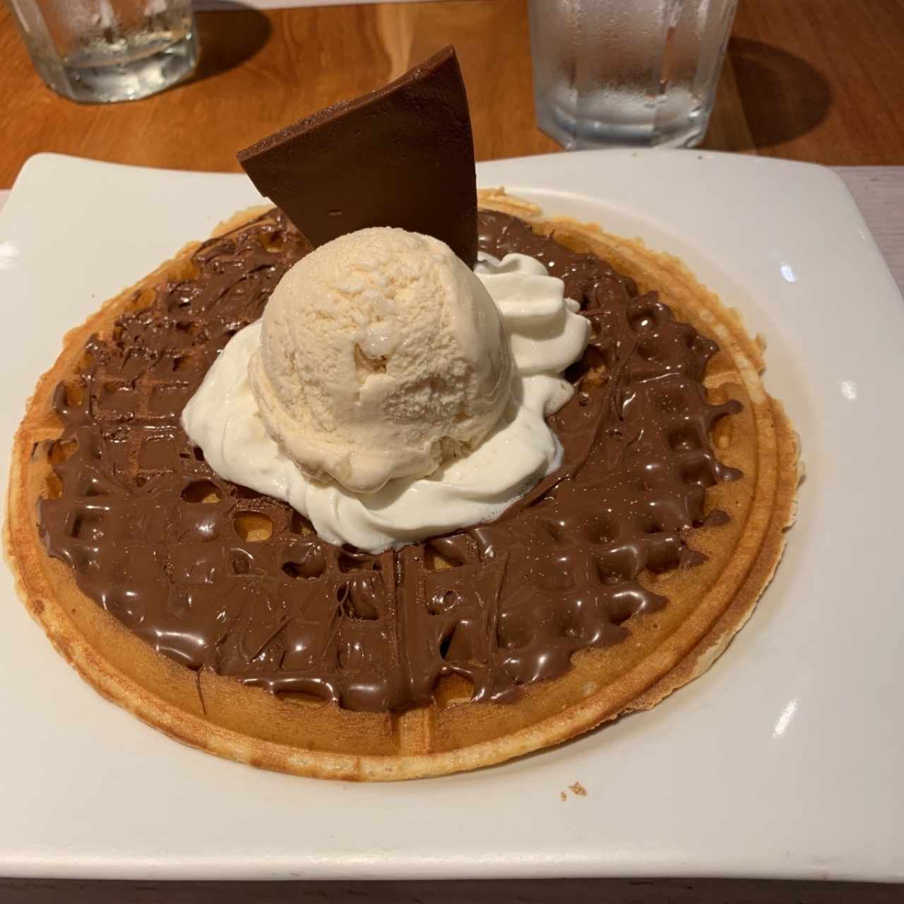 wafle de nutella con helado