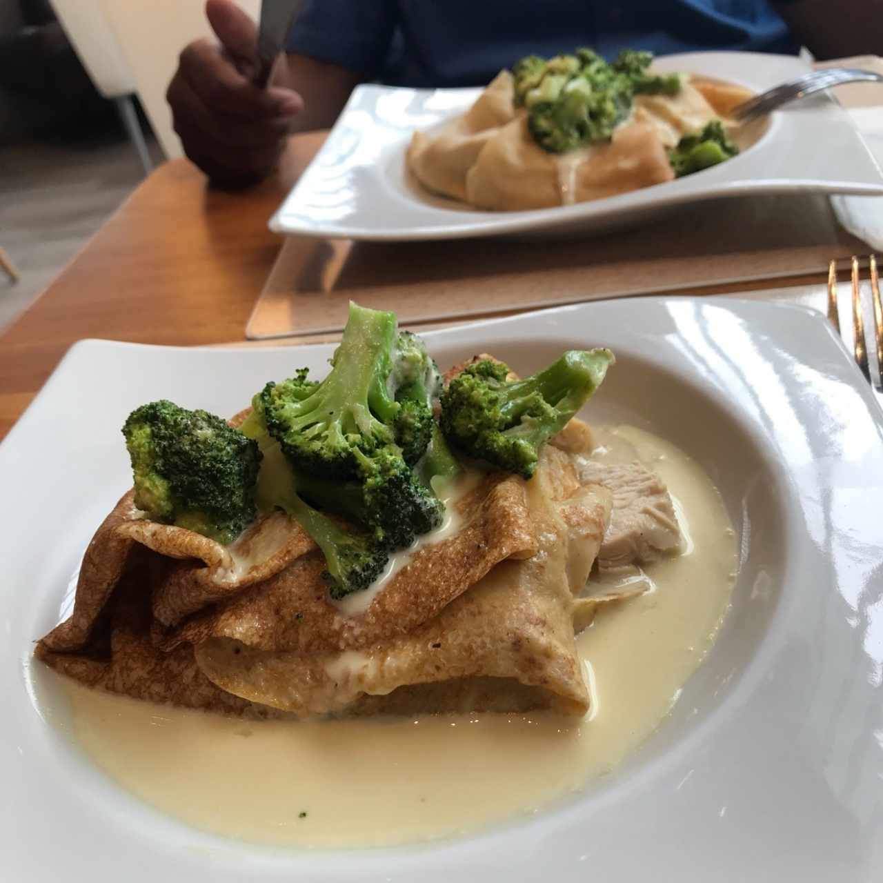 crepes de pollo, brocoli y queso 