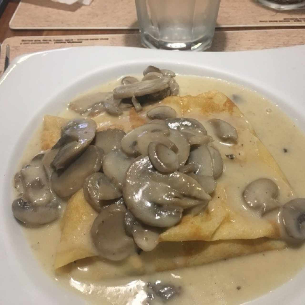 crepe de pollo, hongo y champiñones