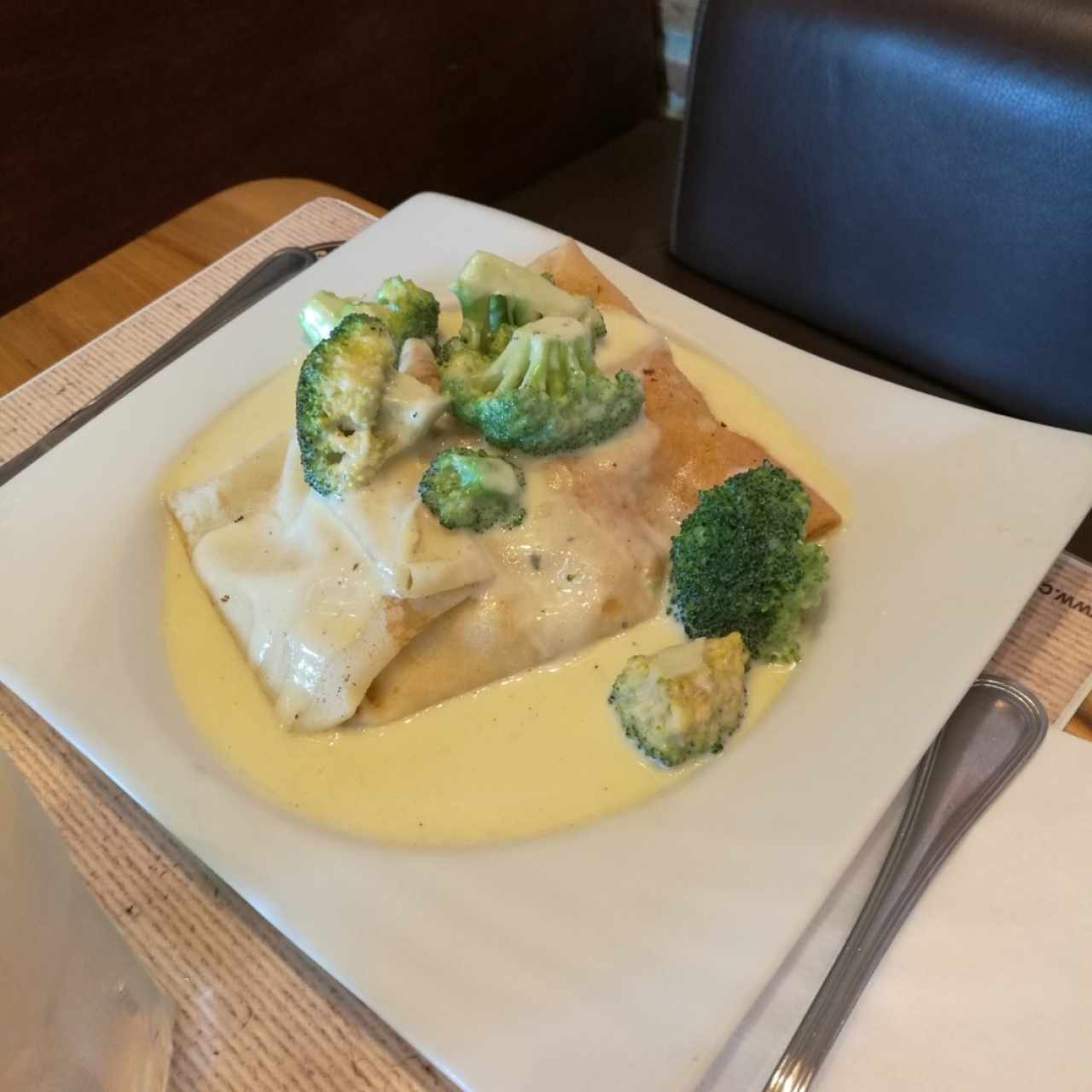 Crepe de brócoli pollo y queso