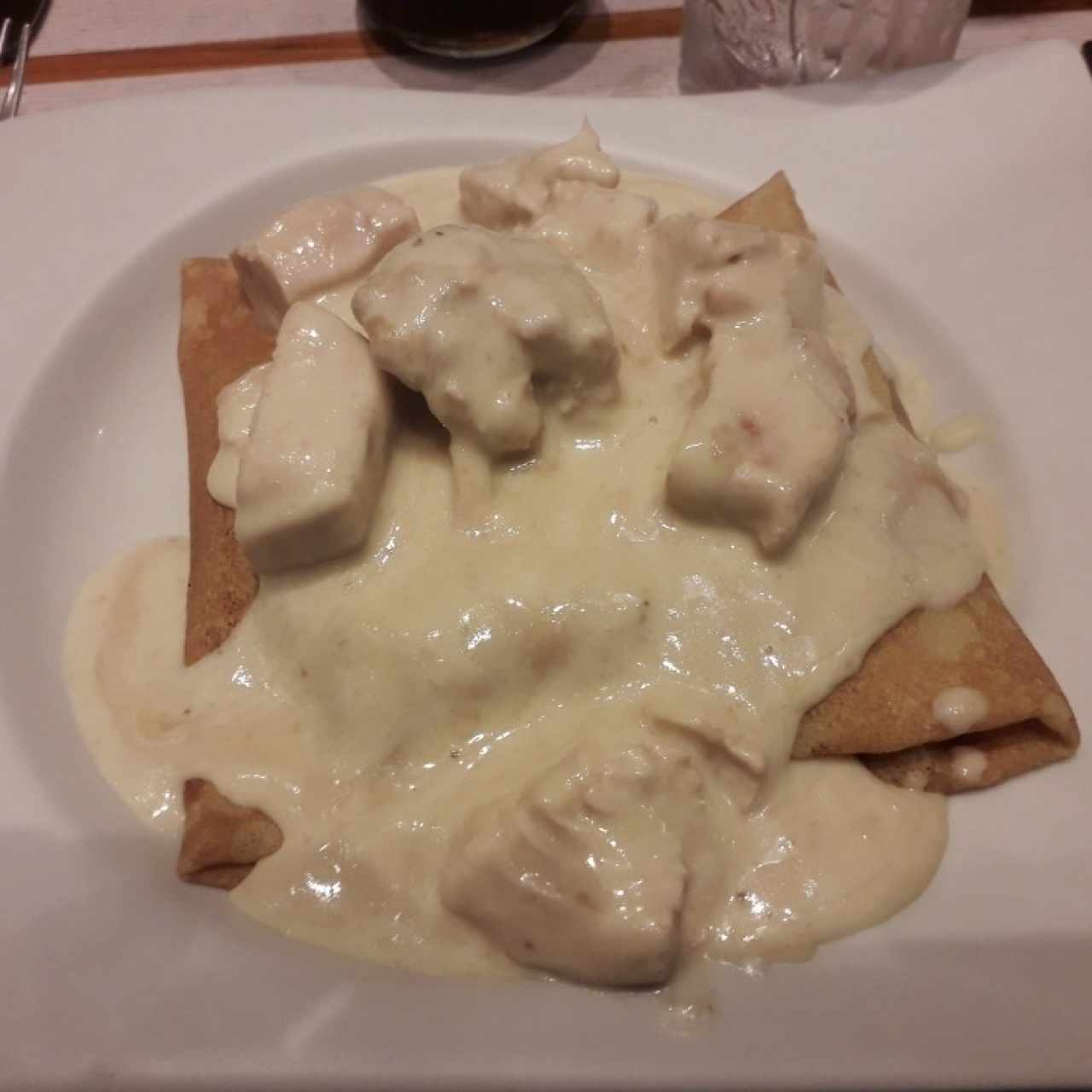 Crepe de pollo, queso y espinaca