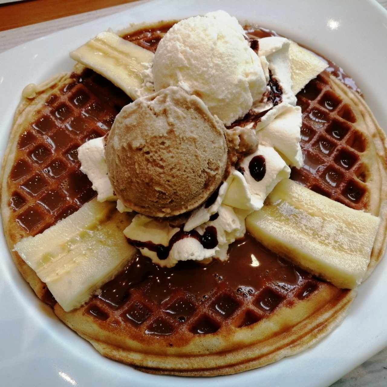 Waffles de Arequipa con banana