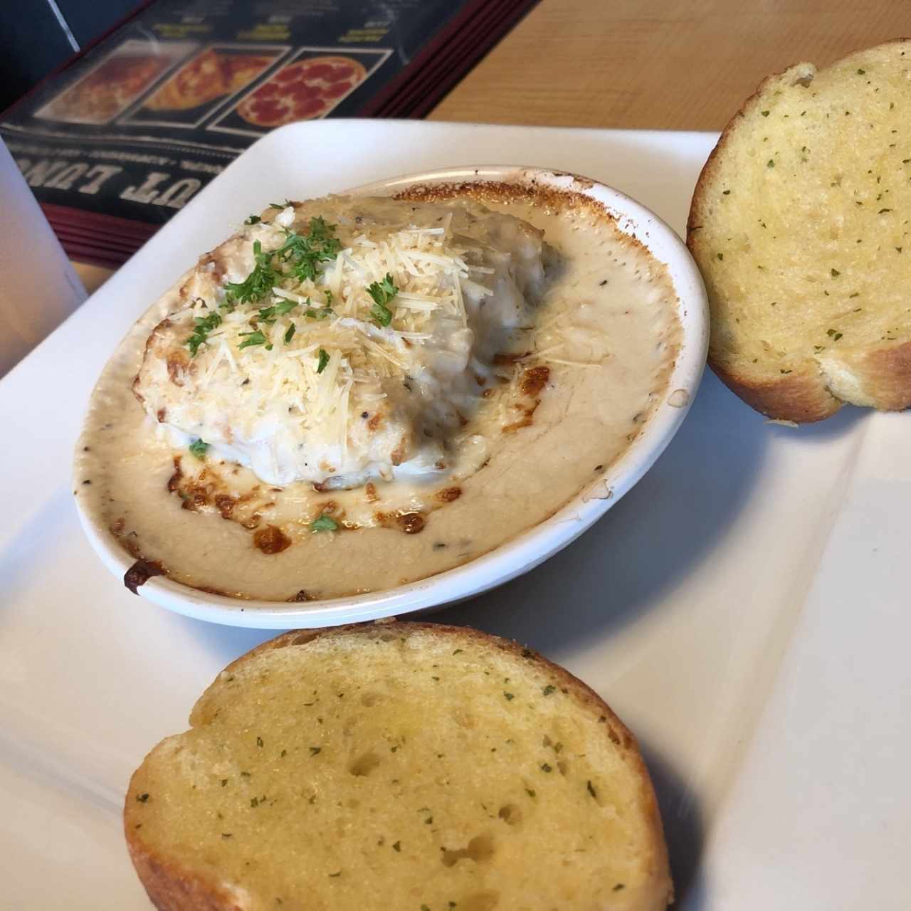 Lasagna de pollo con salsa alfredo