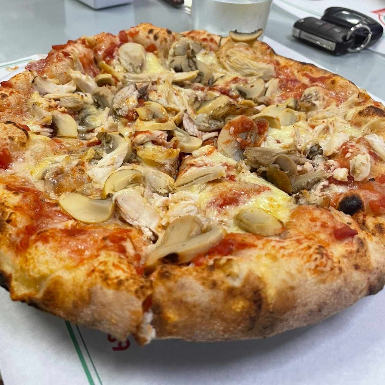 Pizza pollo y hongos