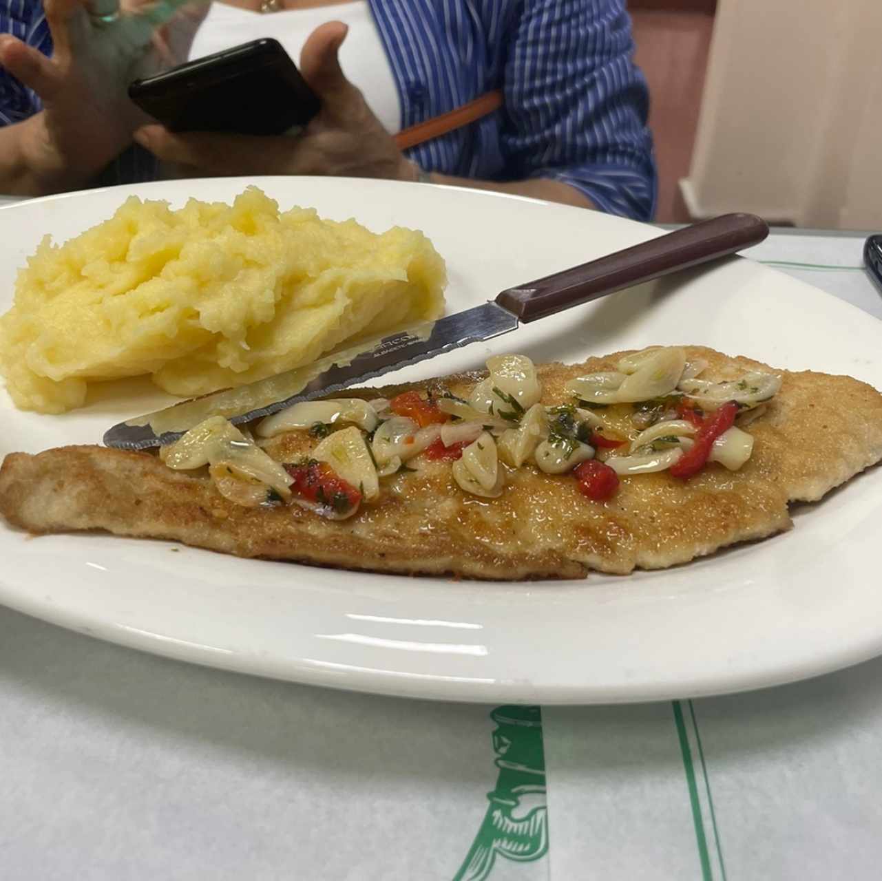 Filete de corvina al ajillo 