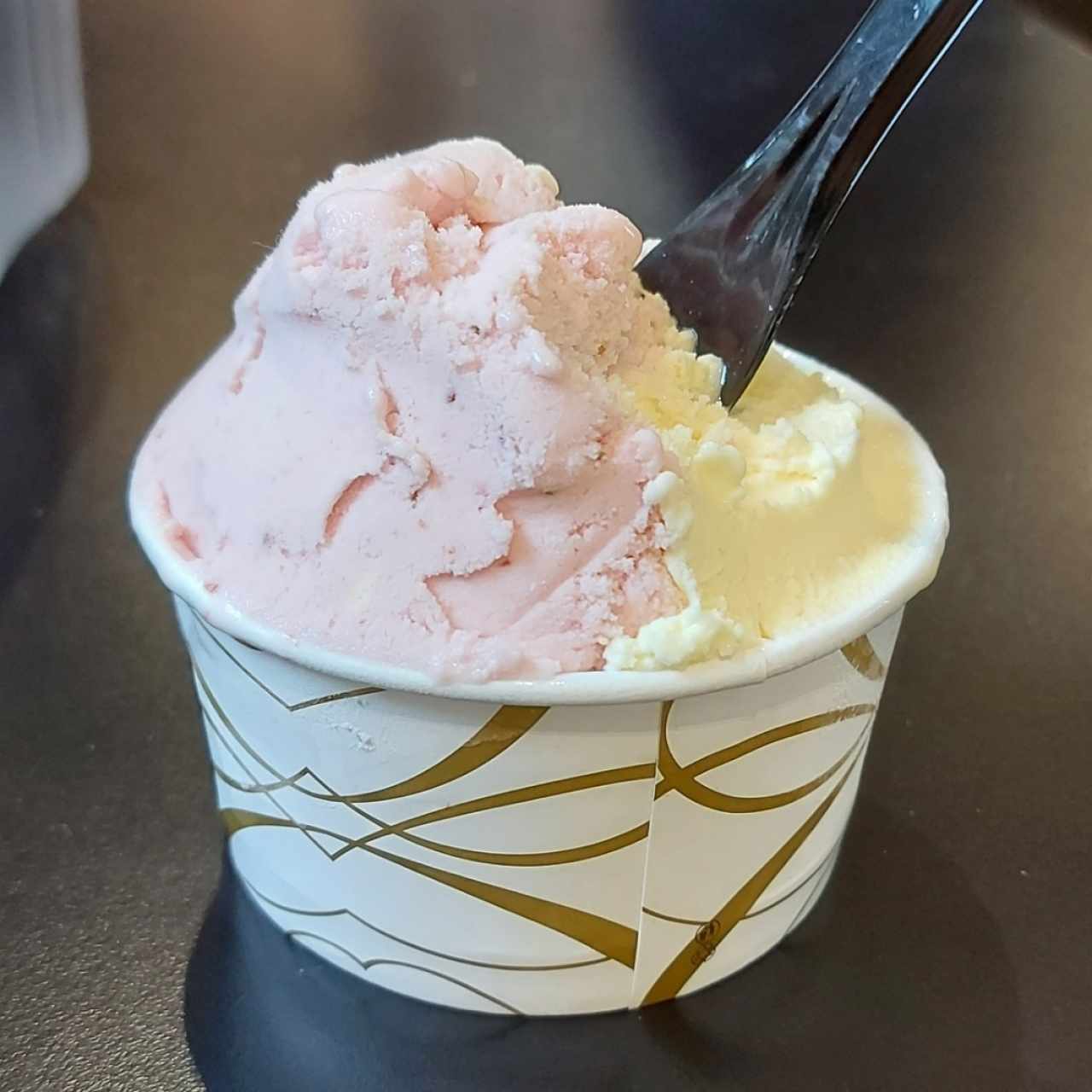 helado sin azúcar de vainilla y fresa