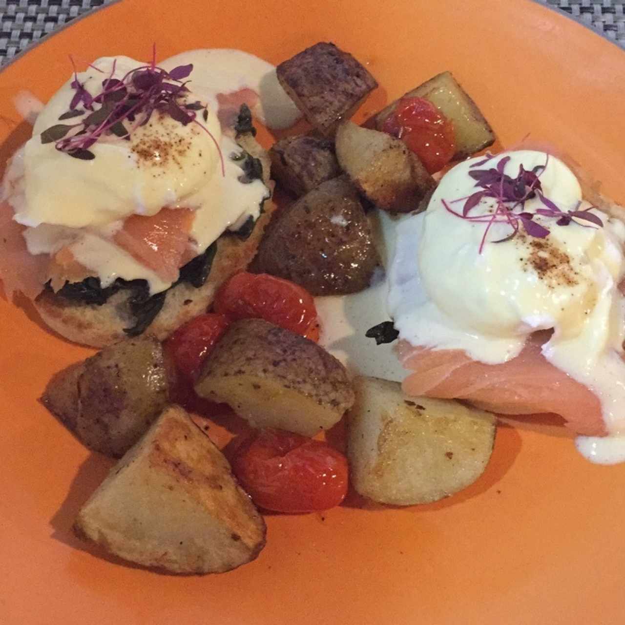 Huevos Benedict con salmón ahumado