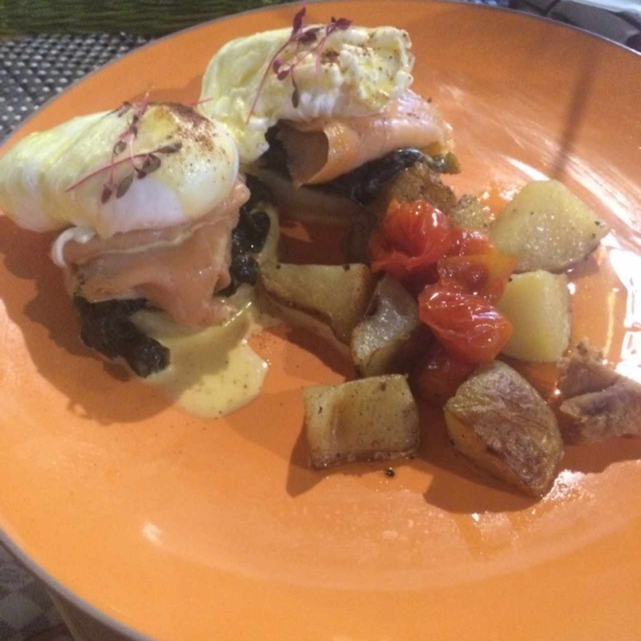 Huevos Benedict con salmón ahumado