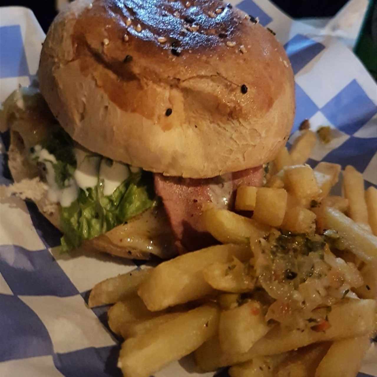 hamburgueda y papas