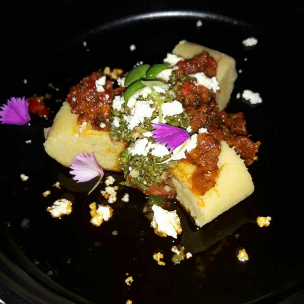 causa de plátano con chorizo tableño