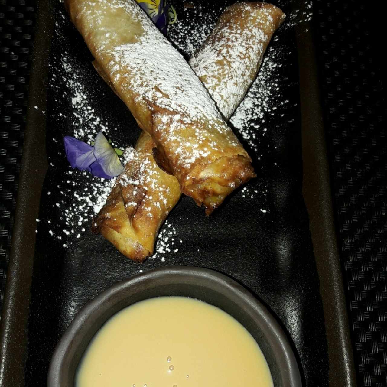 strudel panameño de mango con dulce de leche 