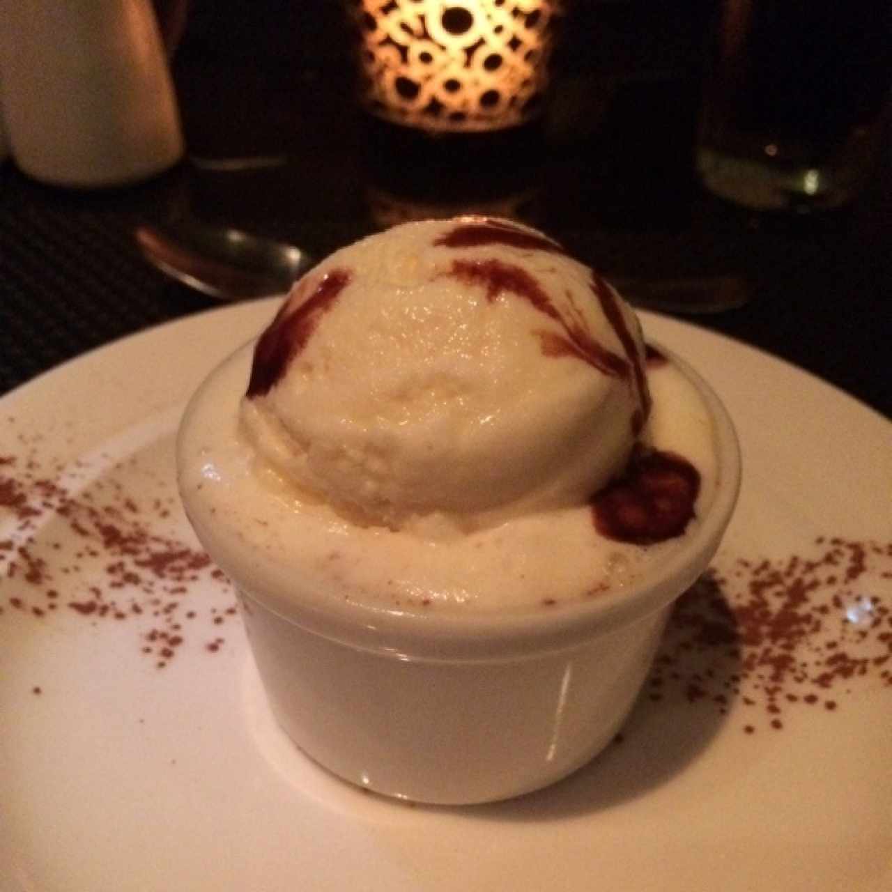 Volcán de chocolate tibio con helado de canela Granclement