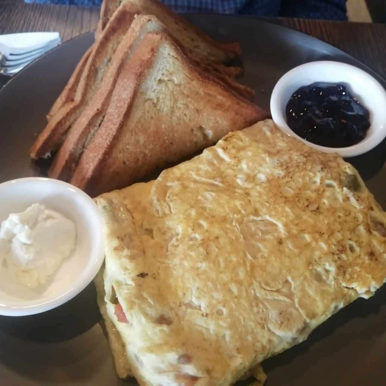 Omelette con jamón 