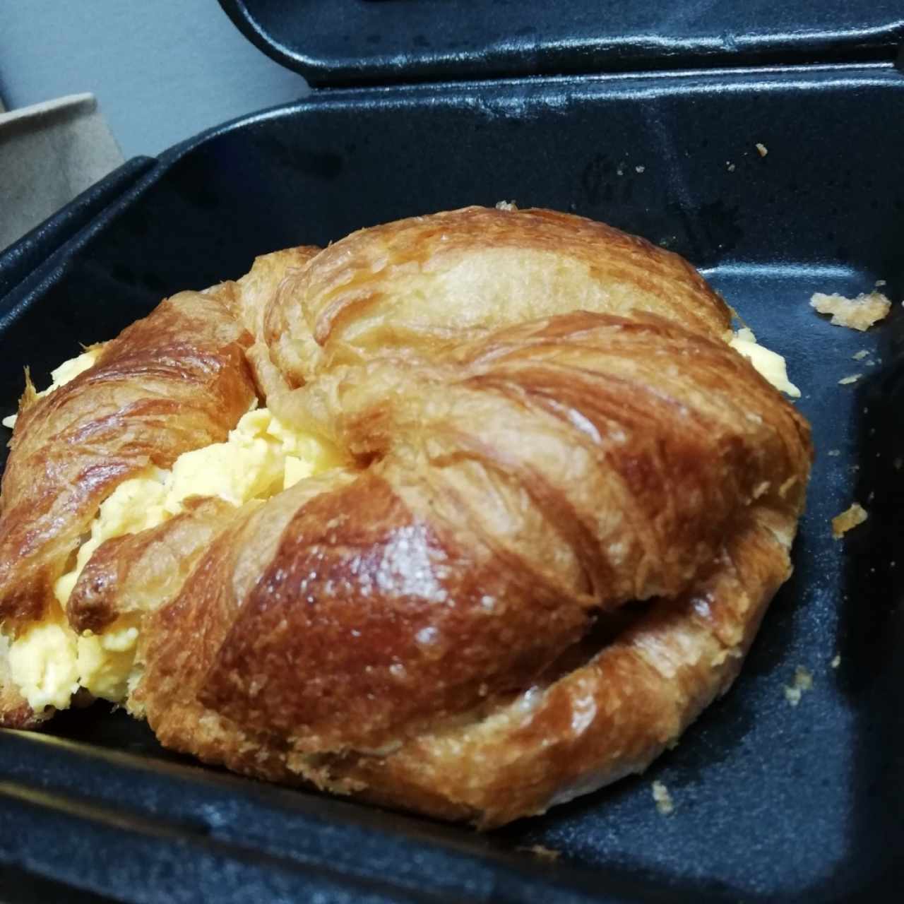 para llevar croissant de huevo y tocino