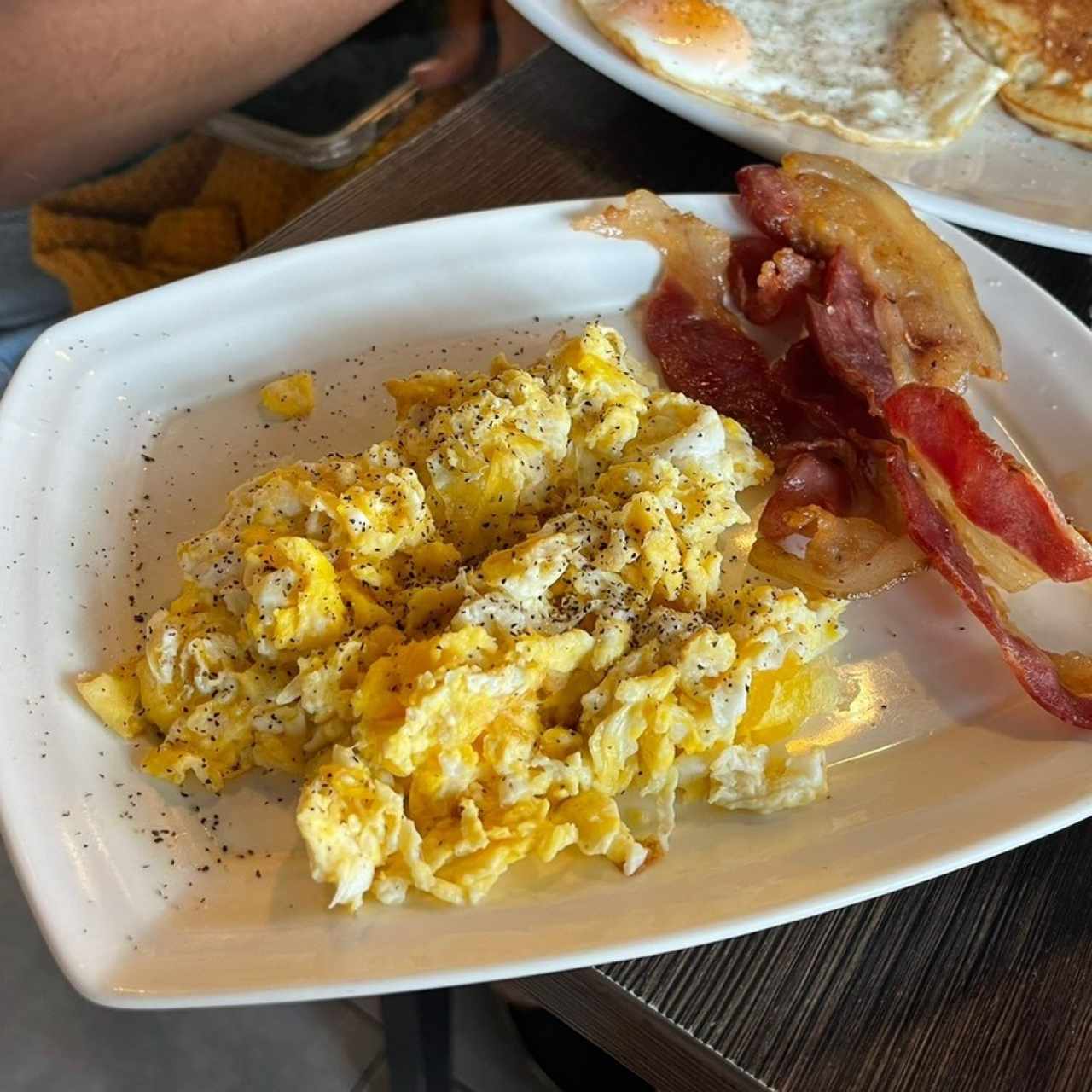 Huevos revuelto con tocino