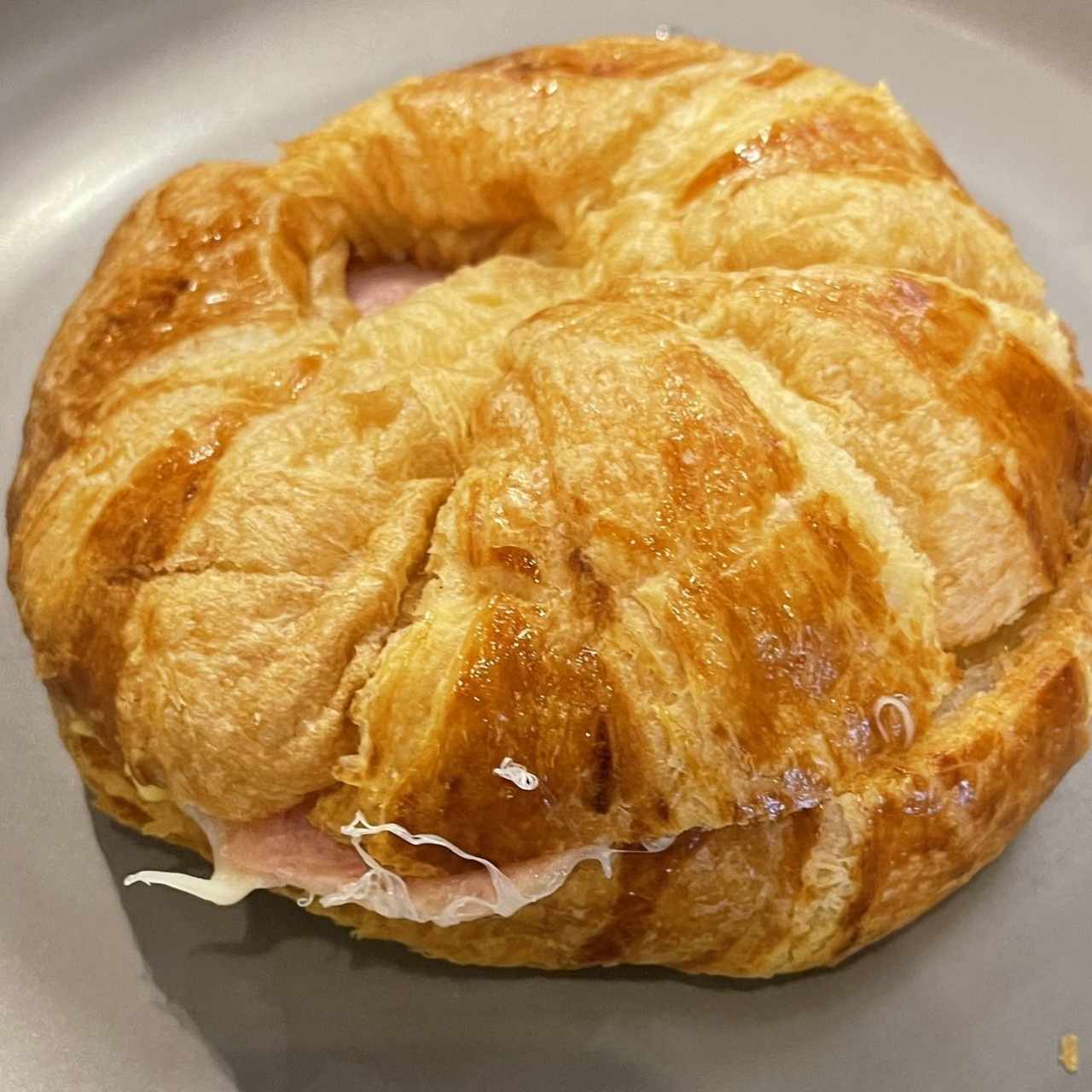 Croissant de bacon y queso 