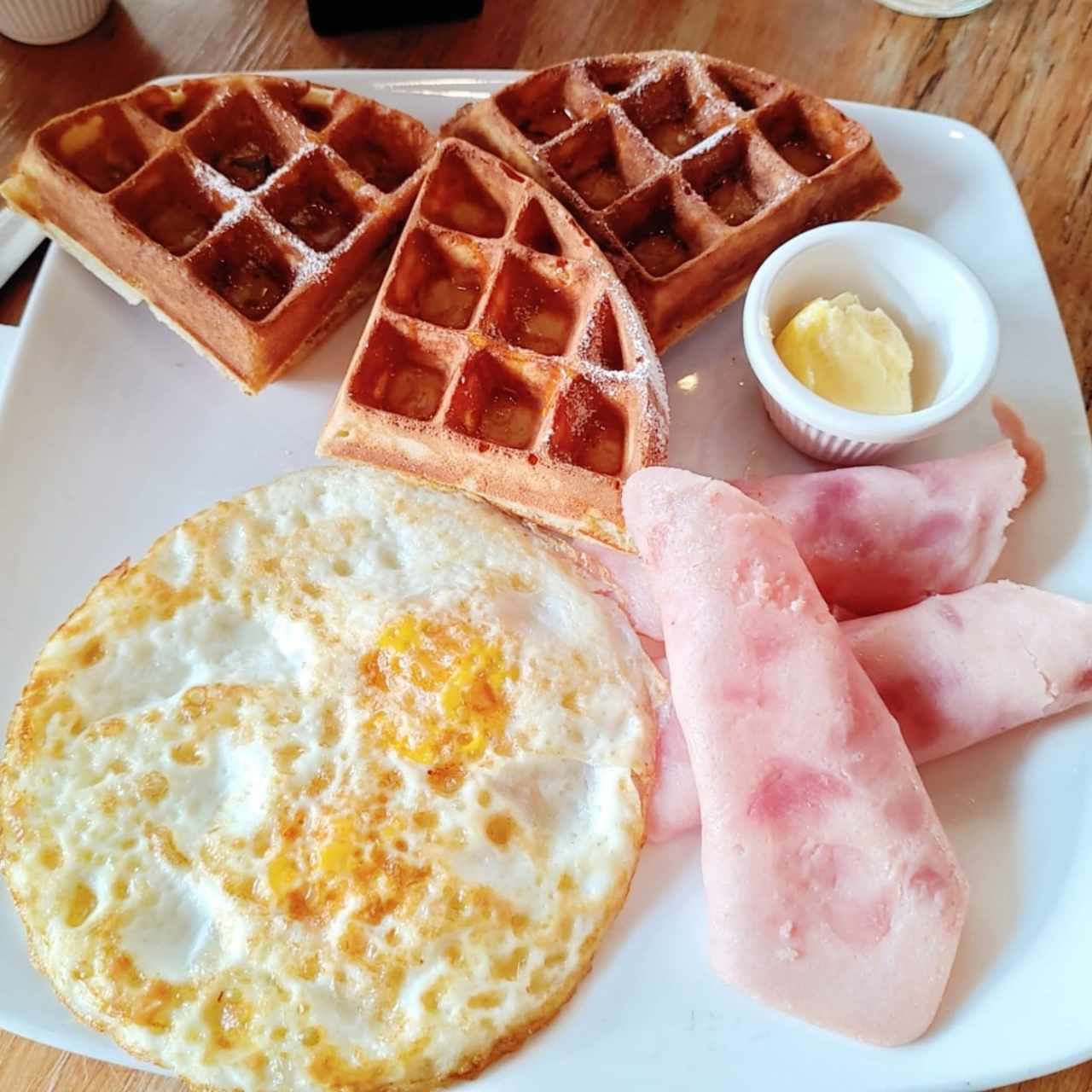 waffle jamón y huevo