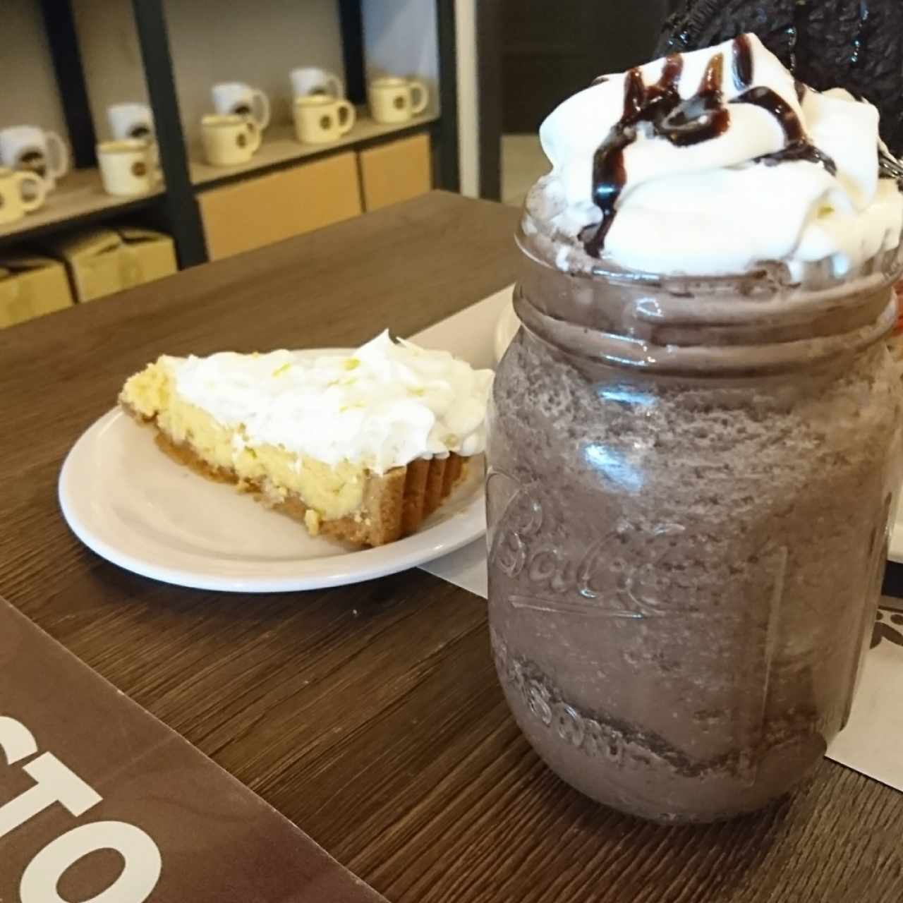 pie de limón y frappe