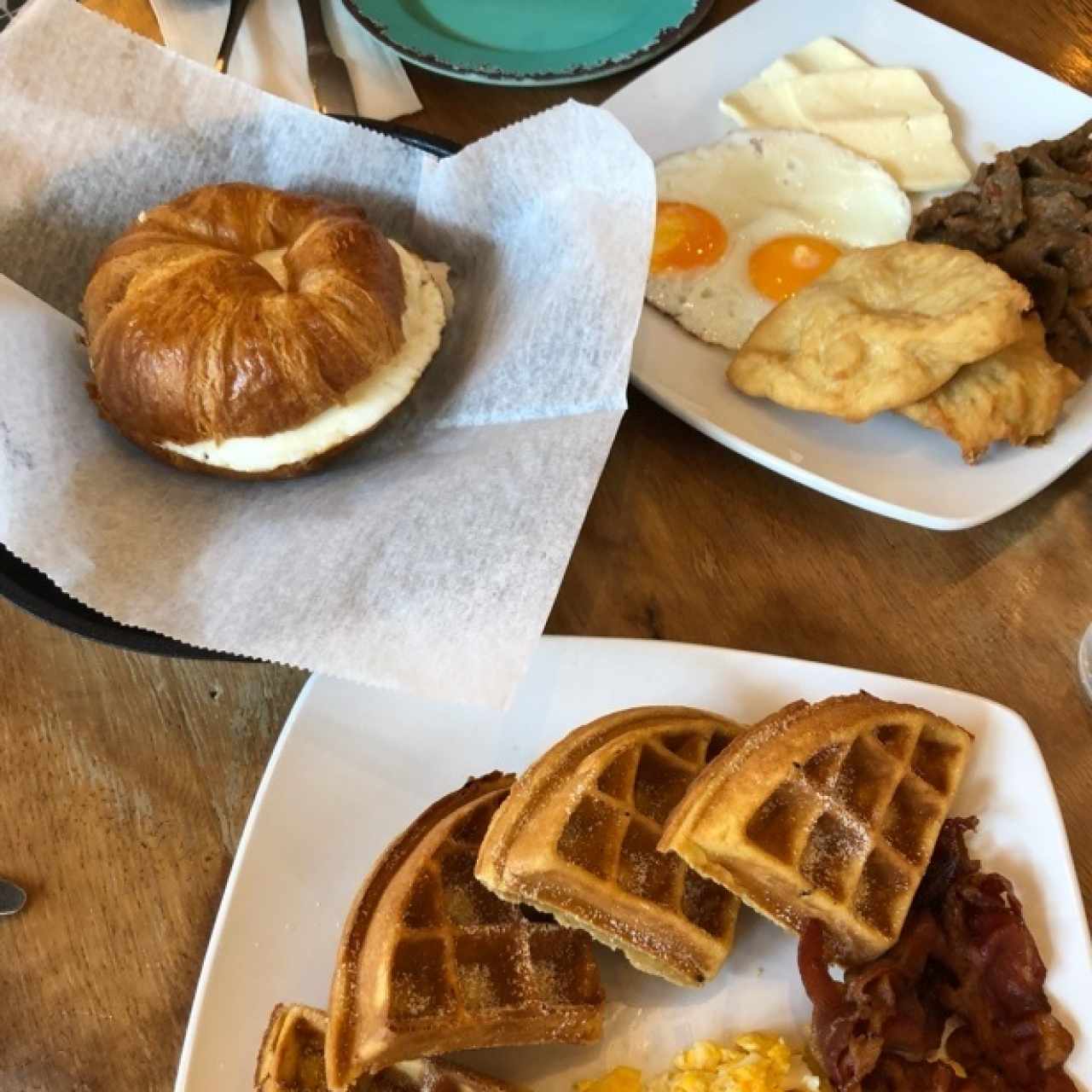 el panameño, Waffles. sandwich de huevo 