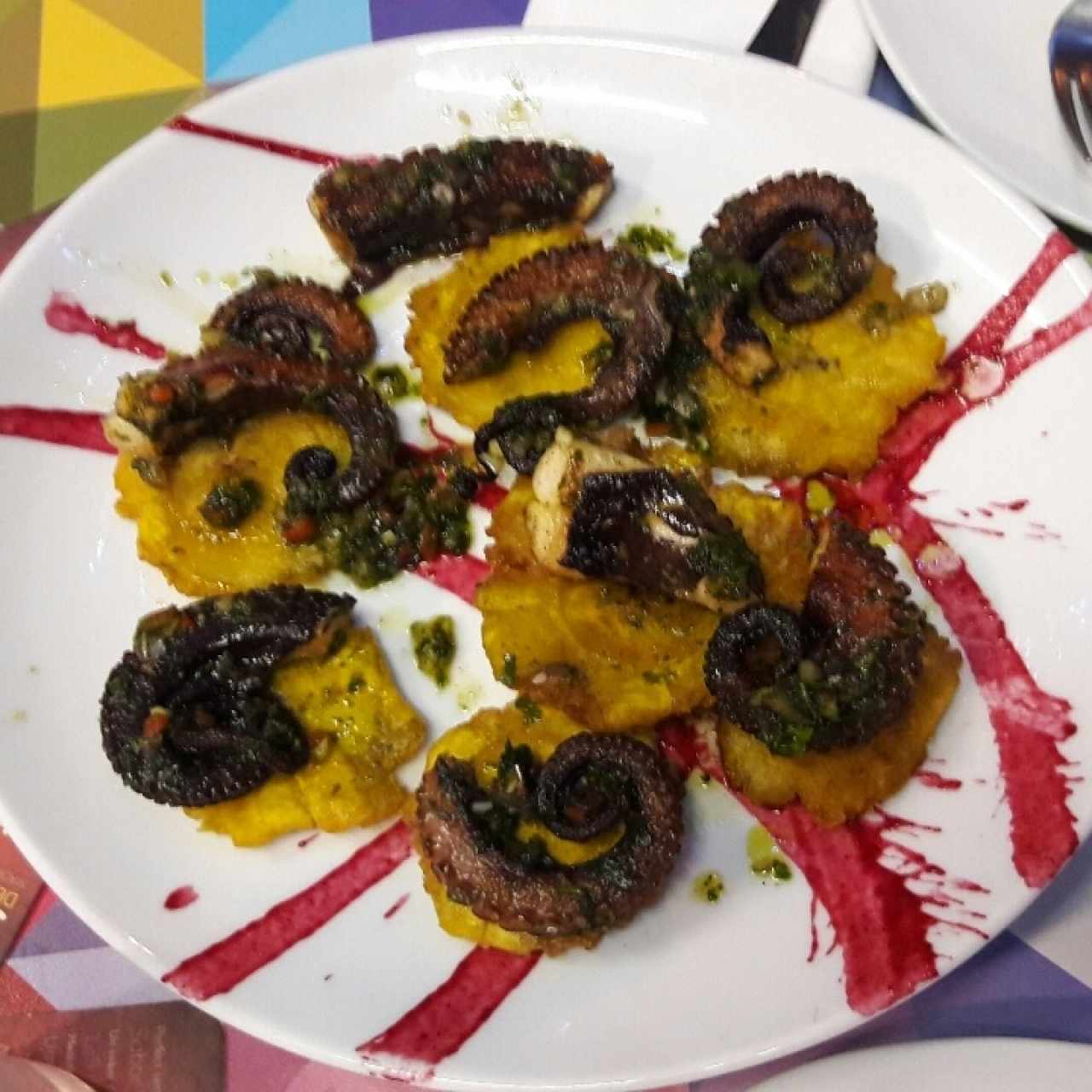 pulpo al grill con tostones