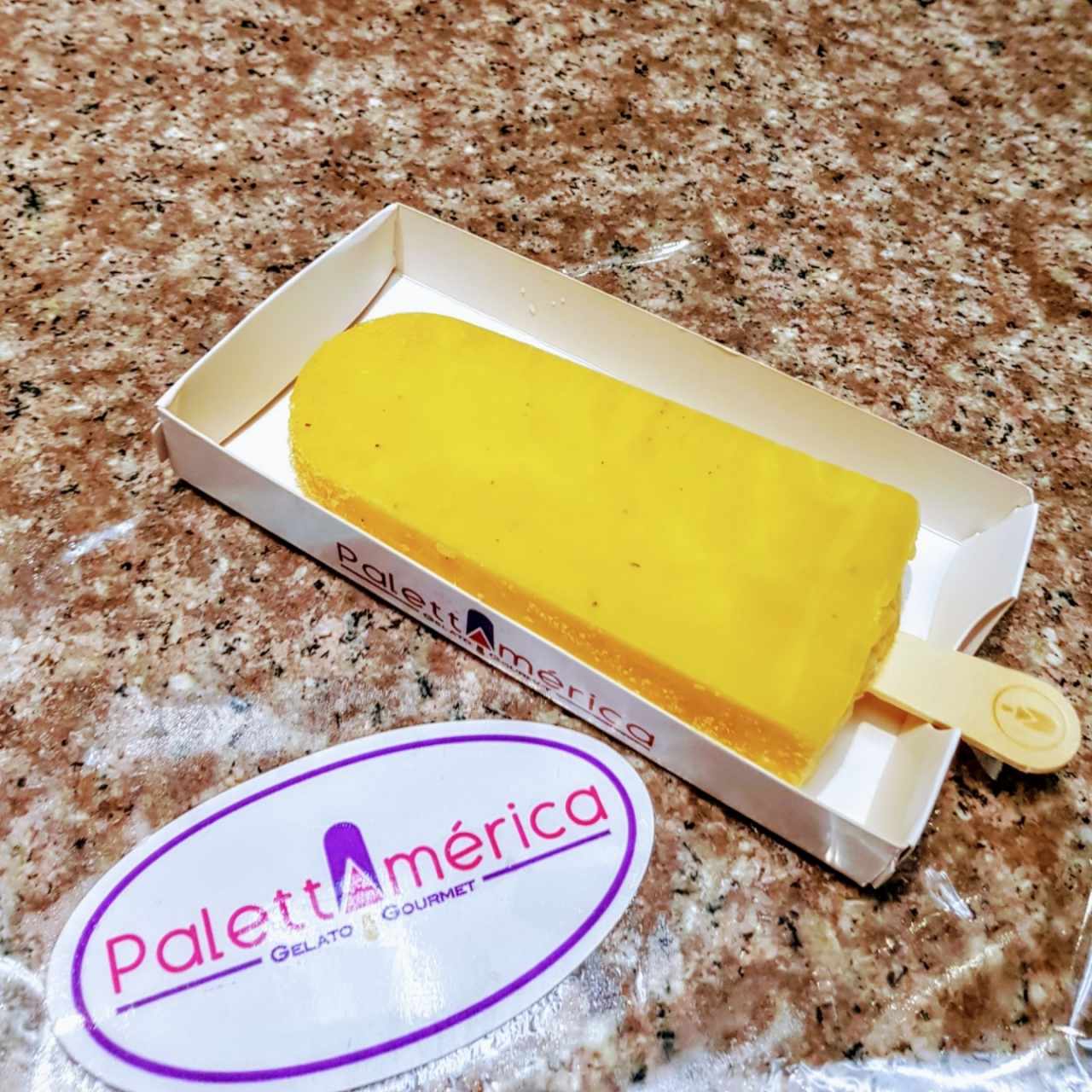 paleta de maracuyá rellena con leche condensada