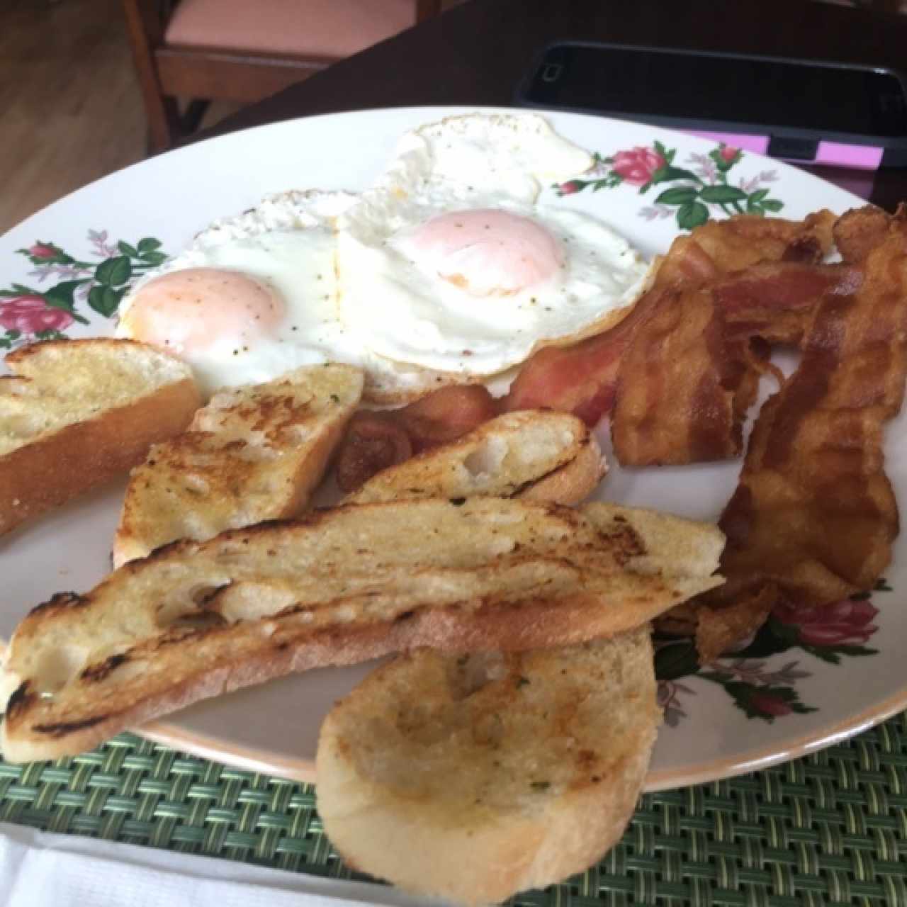 Huevos al gusto con bacon