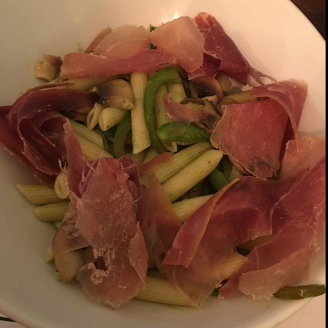 pasta al pesto con prosciutto