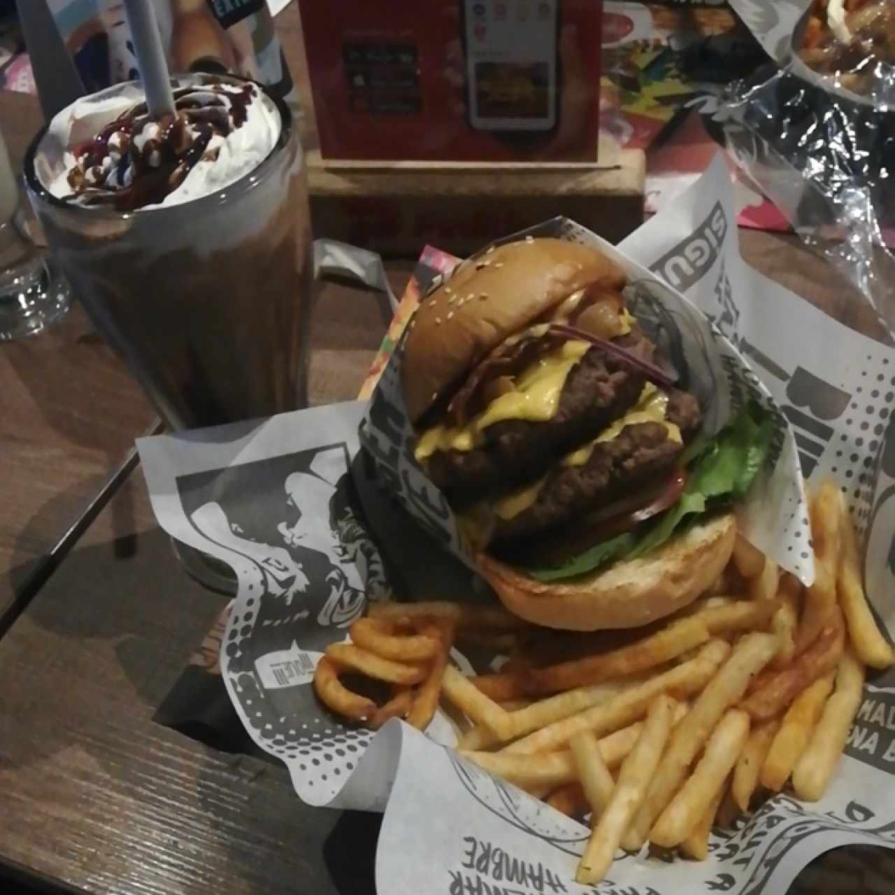 XXXL Burguer + Milkshake