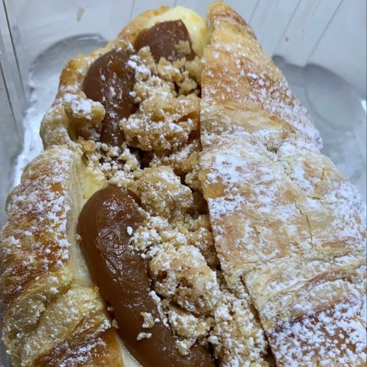 Croissant Relleno de Dulce de Leche y Crunch