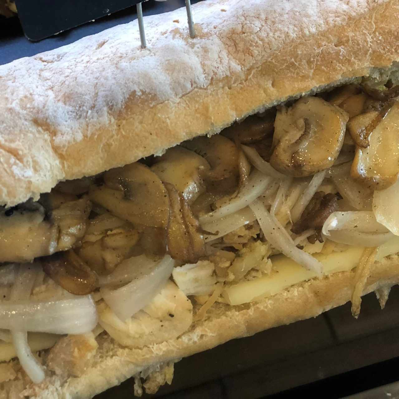 Panini de pollo con hongos