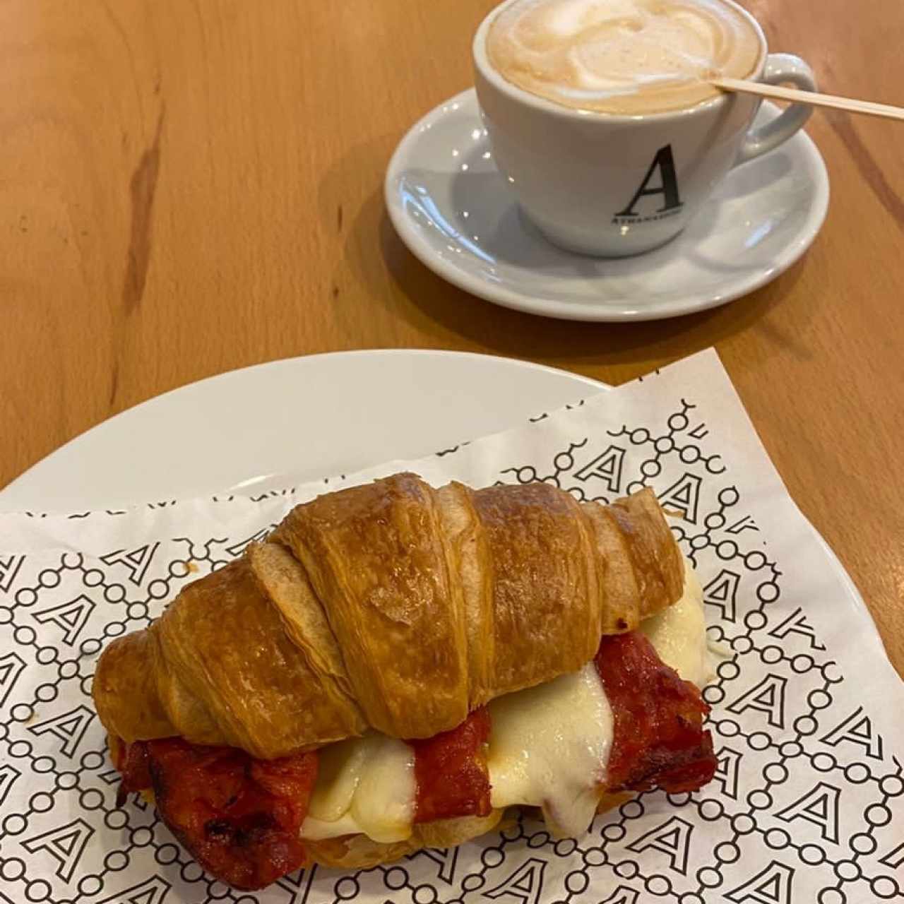 Croissant Cantimpalo Provolone