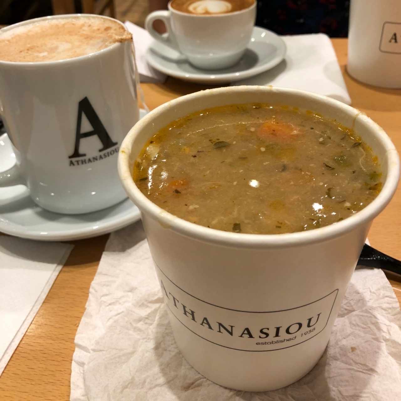 Sopa de pollo + Chai Latte