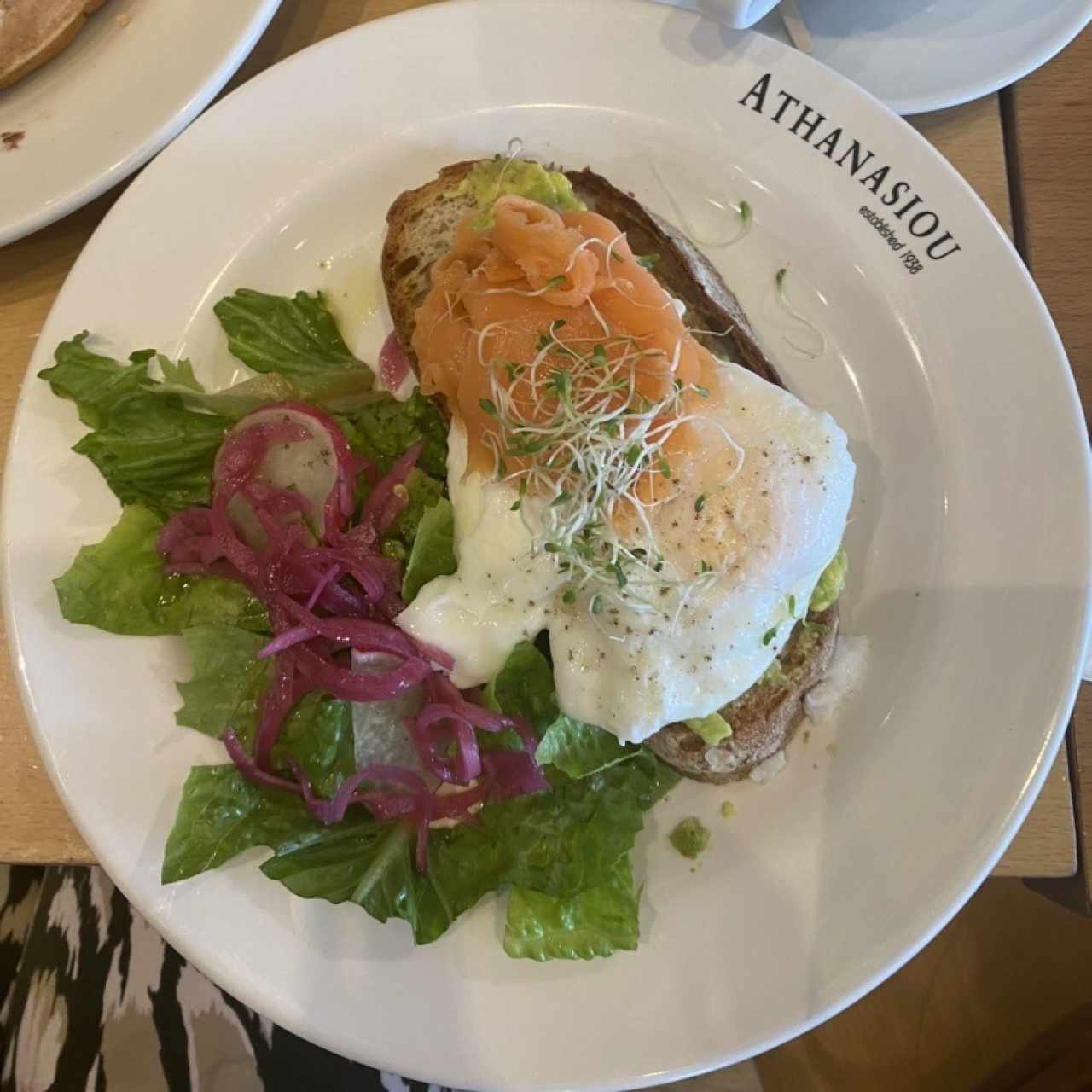 huevos pochados con salmon