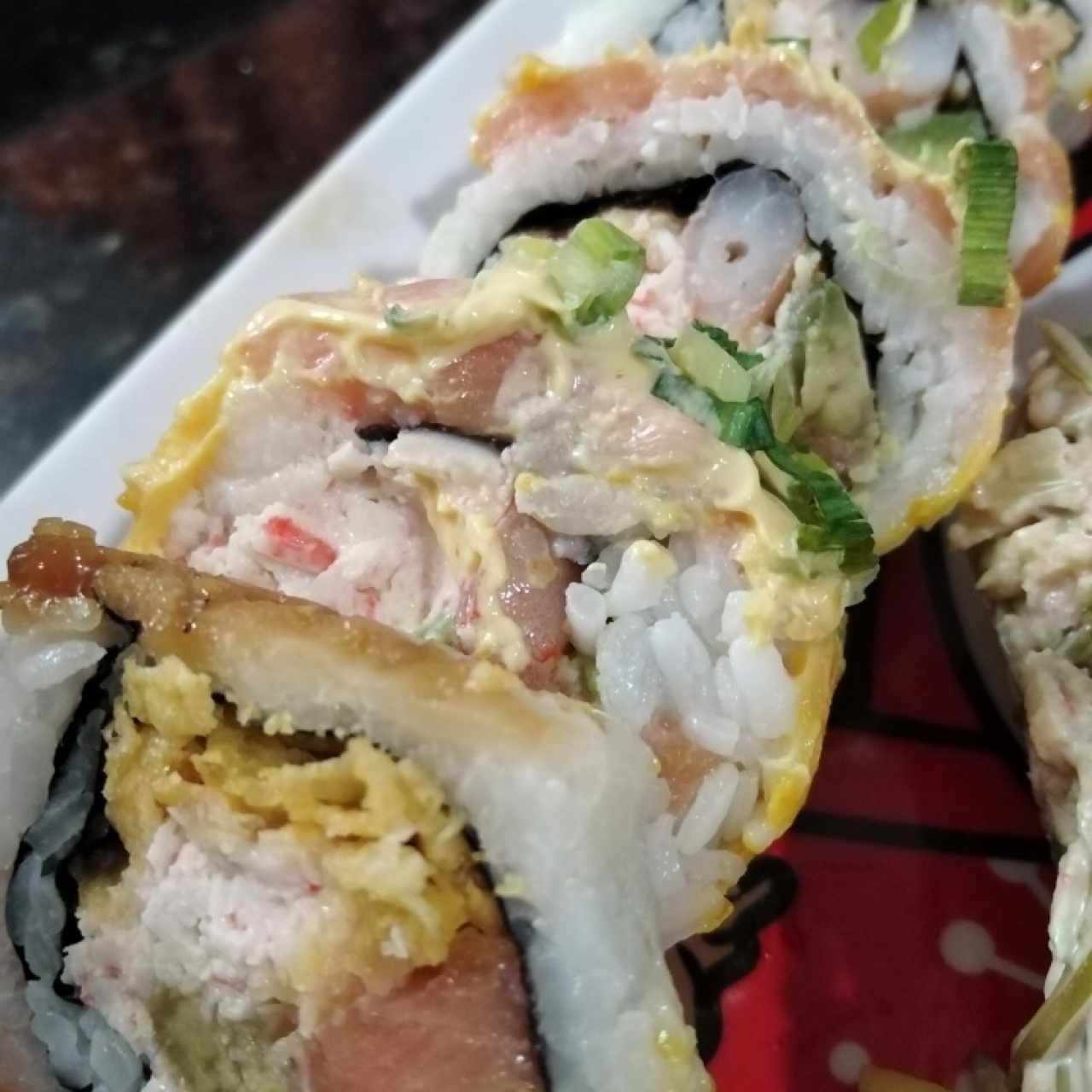 Salmon y camarones roll