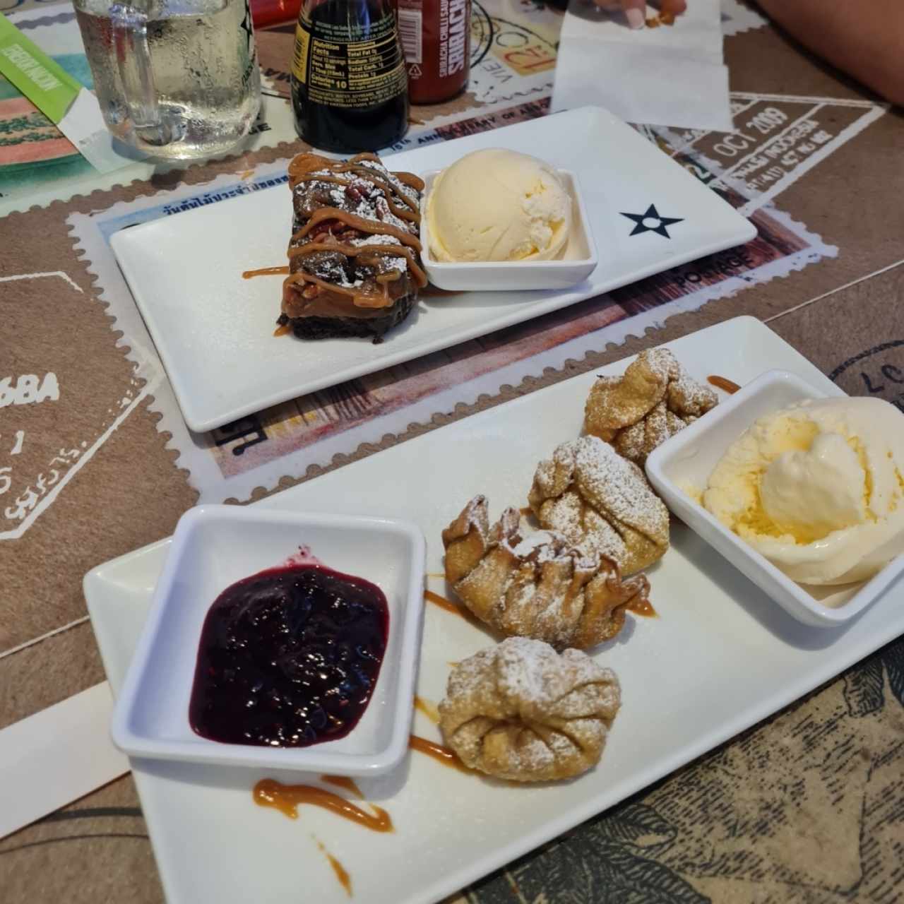 Brownie de Chocolate con Caramelo y wantones de queso y dulce de leche